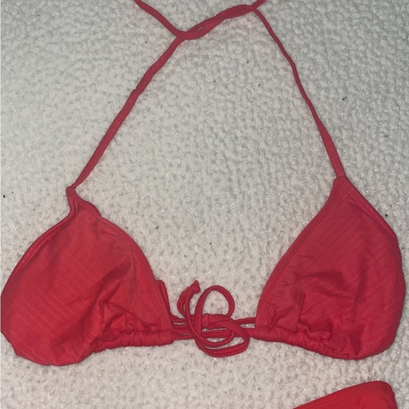 Red bikini - Picture 2 of 5